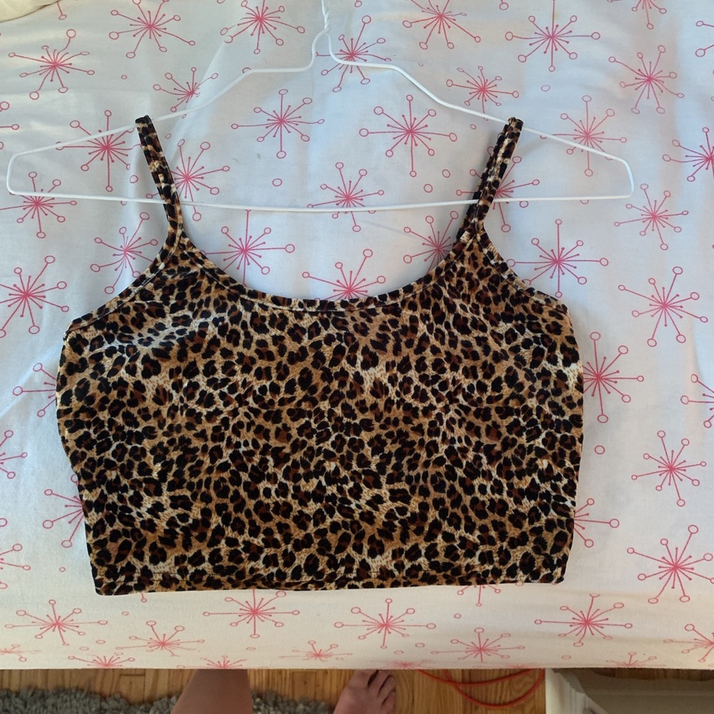 Cropped cheetah print tank top